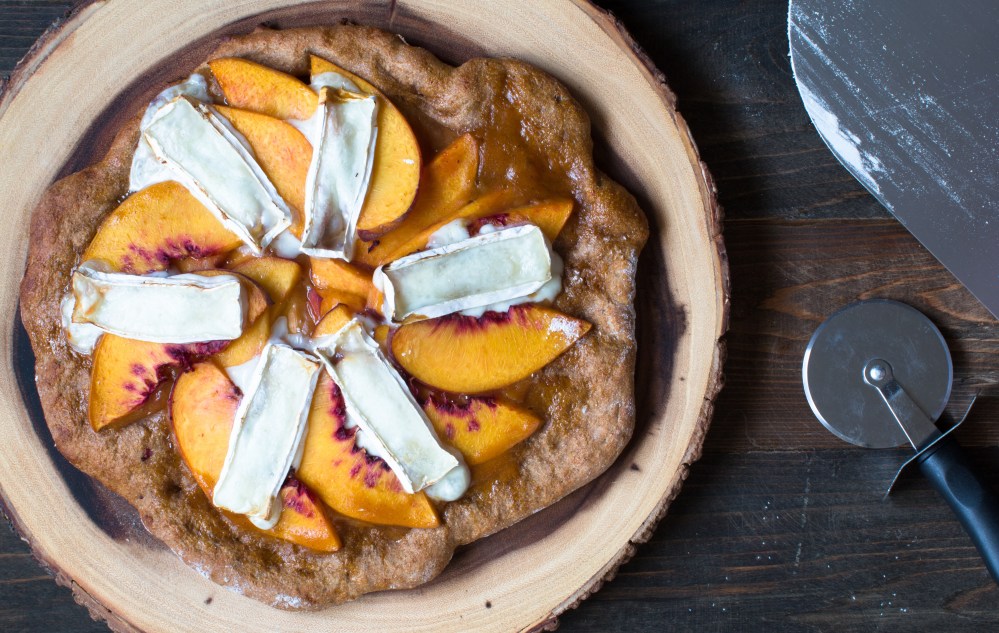 dessert-pizza-with-peach-sauce-rio-oso-gem-peaches-and-goat-milk-brie-9212