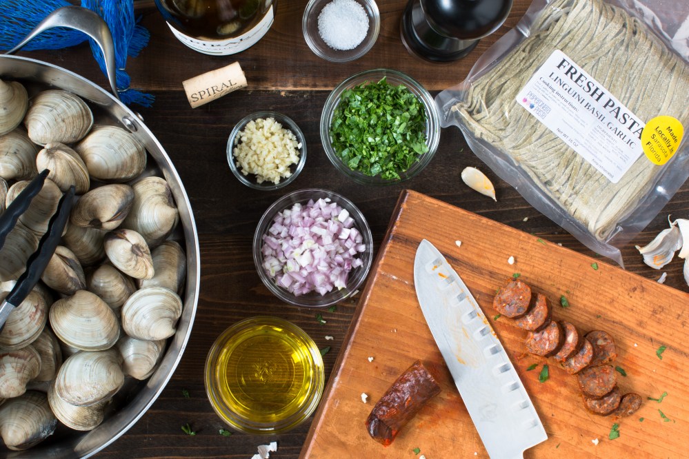 steamed-clams-and-beef-only-spanish-chorizo-in-white-wine-with-basil-and-garlic-linguini-9152