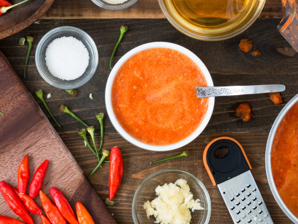 miz-for-sriracha-style-garlic-and-chili-sauce-0020-2