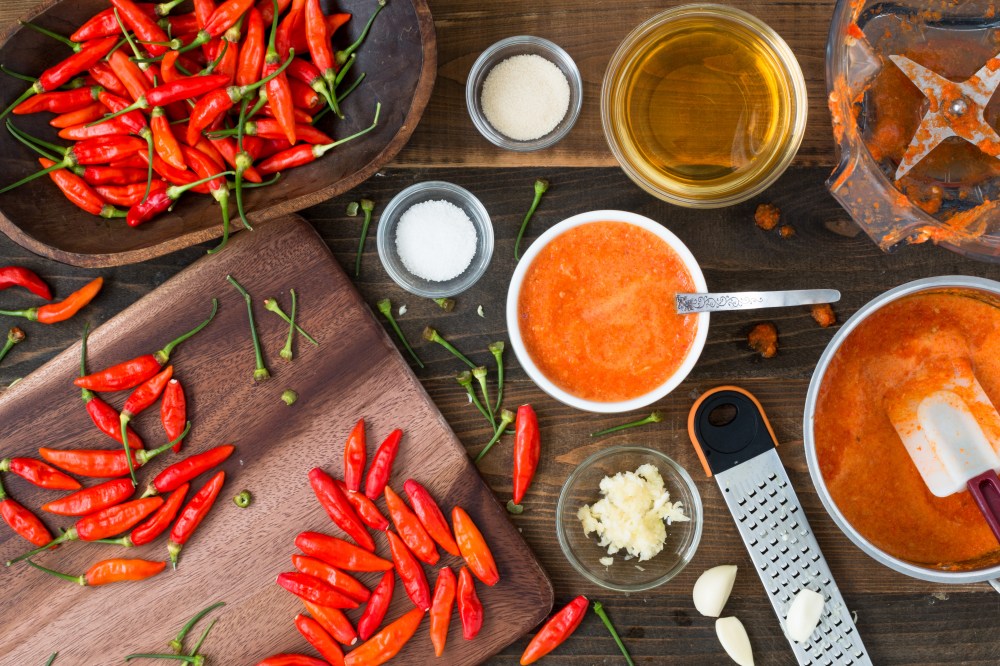 miz-for-sriracha-style-garlic-and-chili-sauce-0020