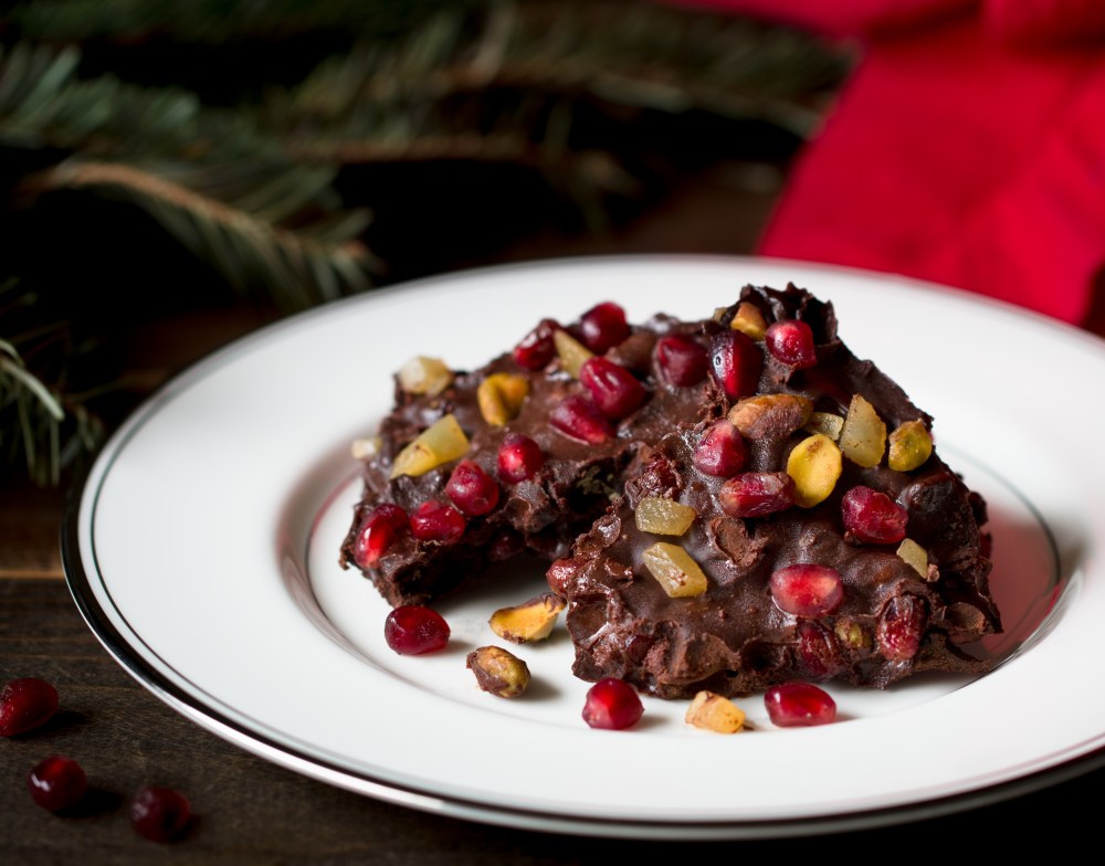 dark-chocolate-christmas-bark-with-pomegranate-seeds-pistachios-and-candied-ginger-3767