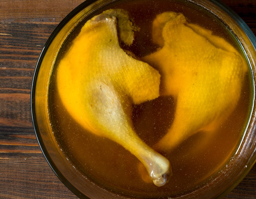 Cooked duck confit in fat for storage hr-0185