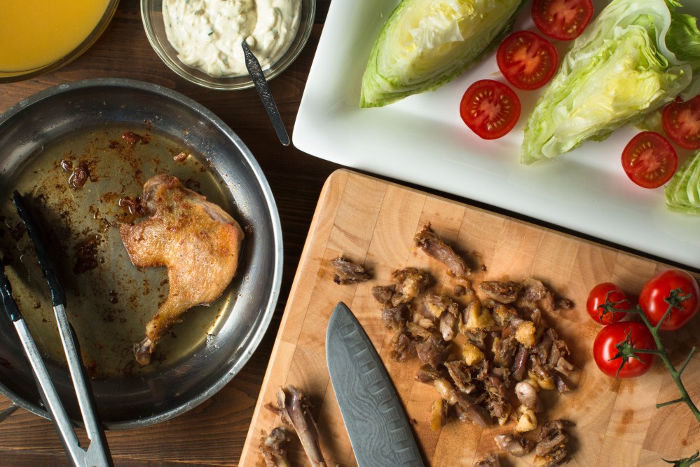 Duck confit with iceberg lettuce, pearl tomatoes, and chunky gorgonzola dressing hr-0345