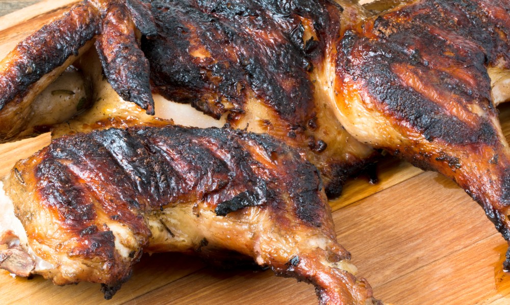 Grilled 1 butterfly chicken on the cutting board hr-9329