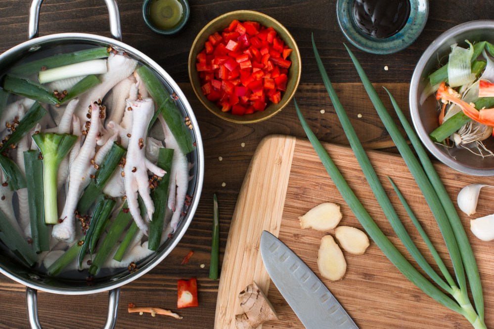 Miz for braised chicken feet with hoisin sauce and peppers hr-8993